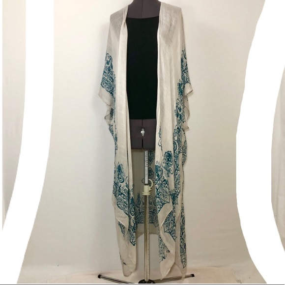 Love Stitch Tops - Love Stitch NWT Women’s MEDALLION PRINT KIMONO